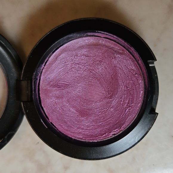 MAC Cosmetics Cream Color Base in the LE Color "Fuchsia Perfect" Frost Finish. - Picture 3 of 6